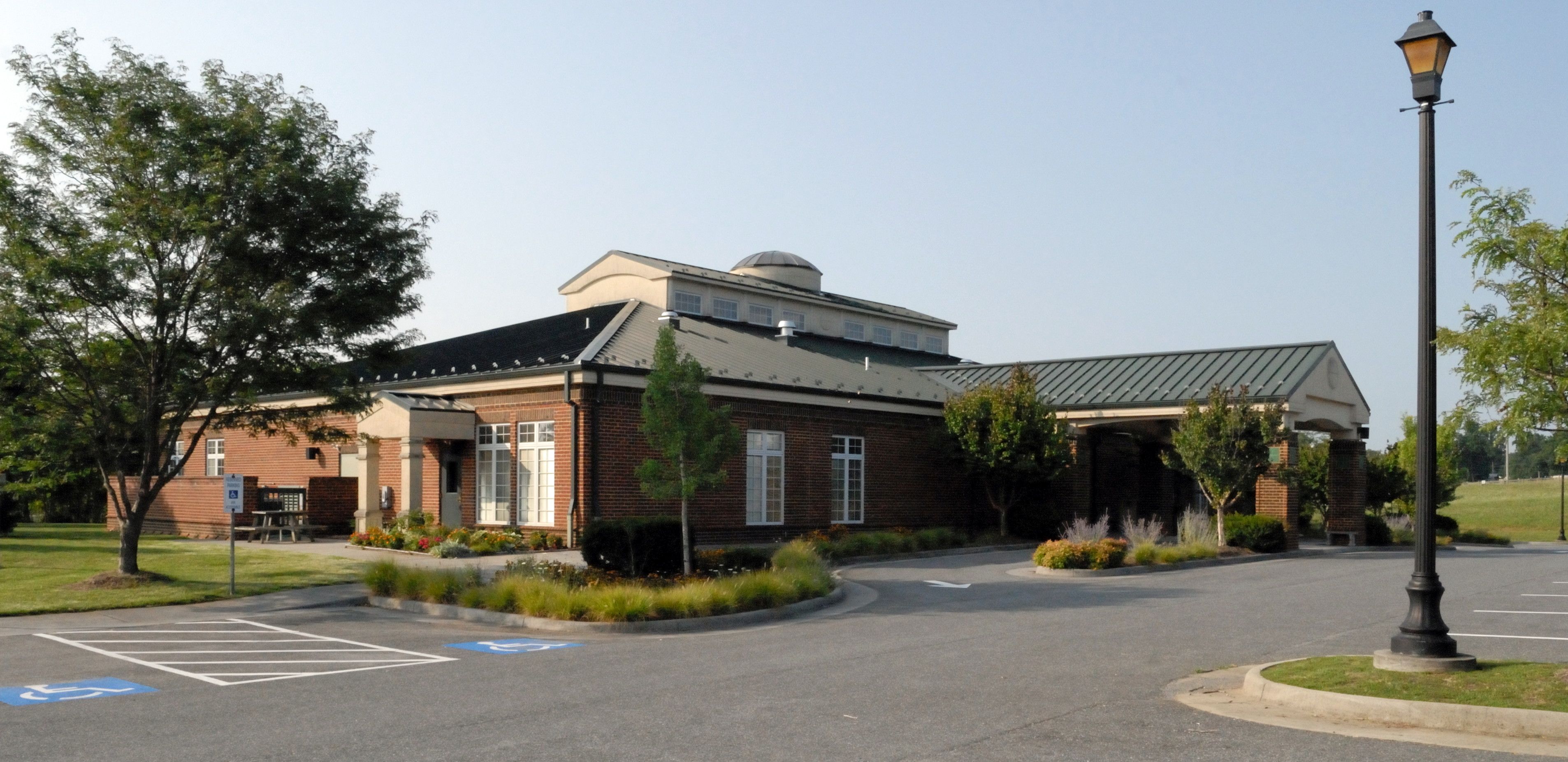 Moneta/SML Library exterior shot