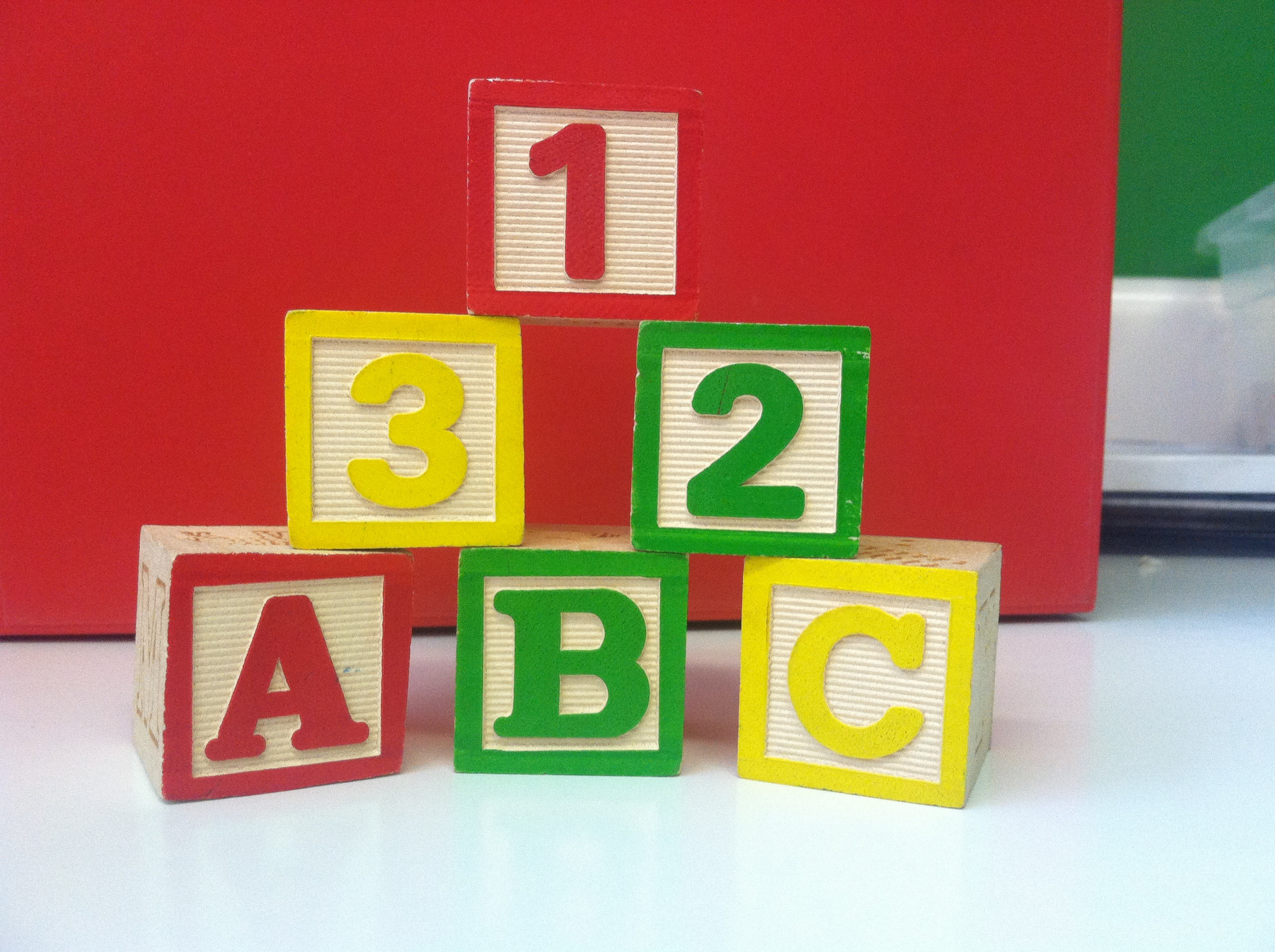 Blocks with letters ABC and numbers 123.